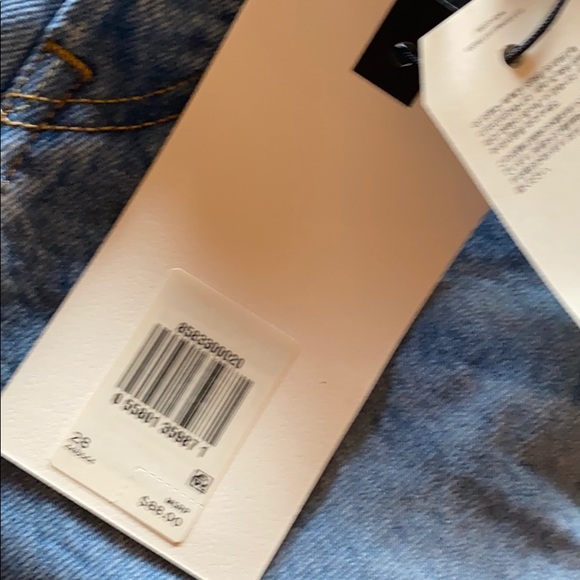 Levi’s mid length shorts - Picture 5 of 5